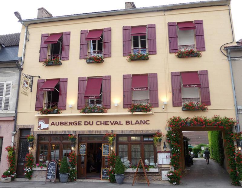 Auberge du Cheval Blanc Avallon Buitenkant foto